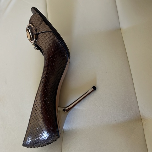 Pewter Python Gucci Horsebit Peep Toe Pump Heel - Picture 12 of 16